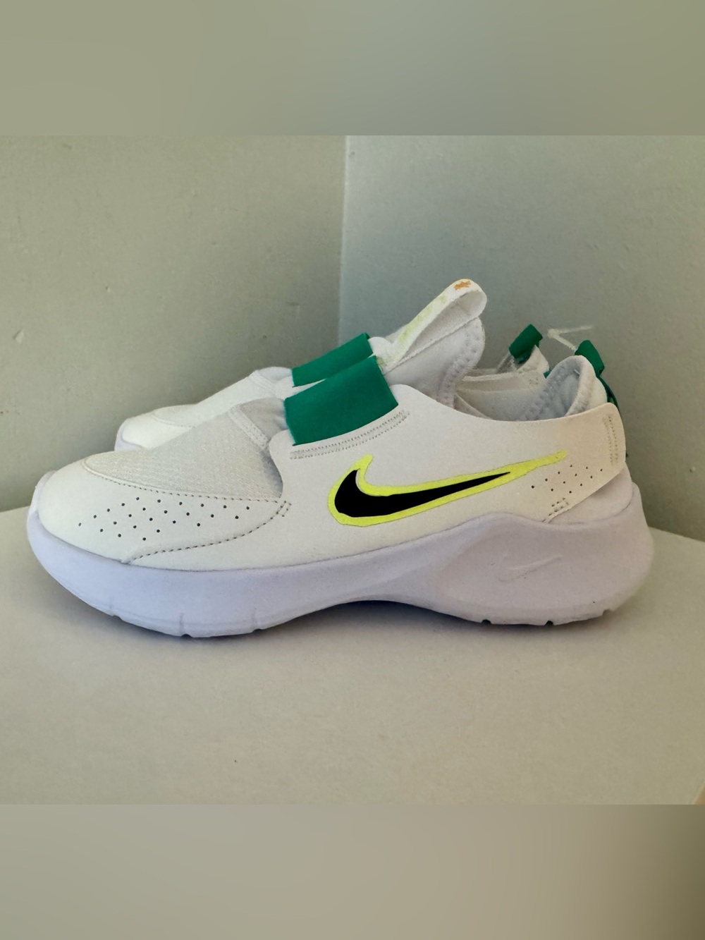 Nike White Green Smile Slip-On Sneakers Youth Sz 3Y NWOT